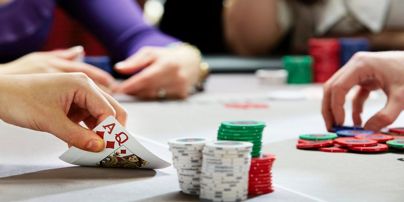 Chiến thuật Bluff Poker là gì hiệu quả
