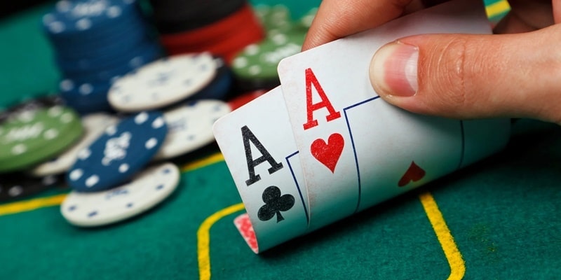 Khám phá các thuật ngữ trong Poker chỉ hành động